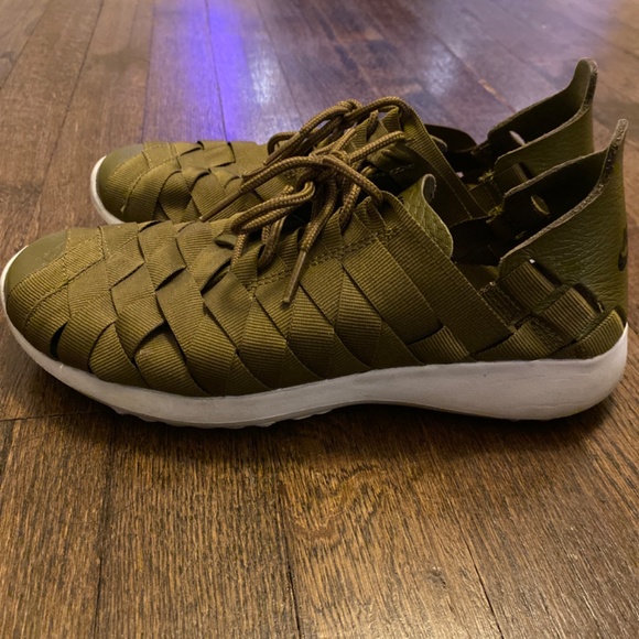 Nike Women’s Juvenate Woven Running Sneaker - Picture 2 of 8